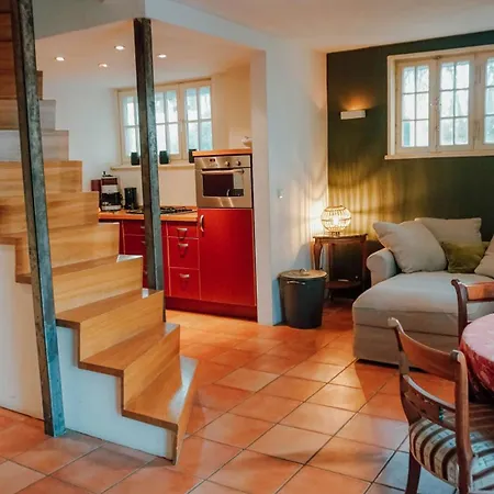 Auf Idyllischem Landsitz Mit Parkanlage Ferienhaus