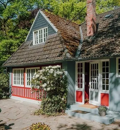 Ferienhaus Auf Idyllischem Landsitz Mit Parkanlage