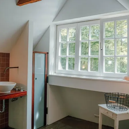 Ferienhaus Auf Idyllischem Landsitz Mit Parkanlage