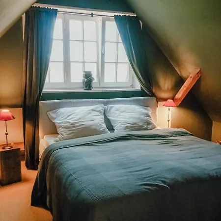 Auf Idyllischem Landsitz Mit Parkanlage Ferienhaus