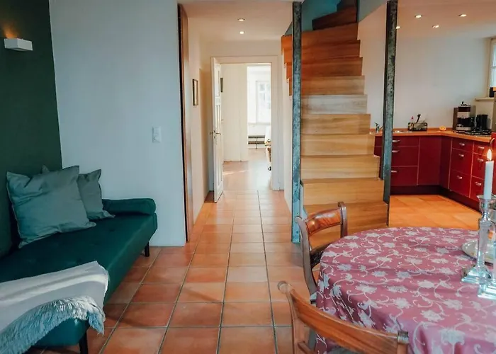 Auf Idyllischem Landsitz Mit Parkanlage Vakantiehuis